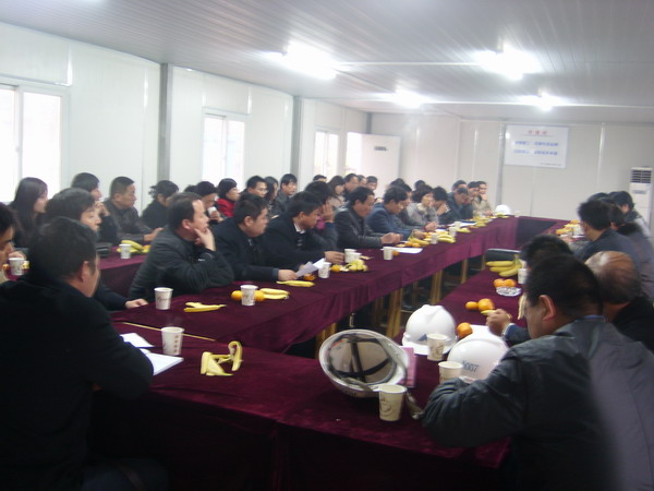南京棲霞區(qū)馬群街道辦到我公司進(jìn)行了考察，開(kāi)展了有關(guān)科學(xué)發(fā)展觀的研討會(huì)